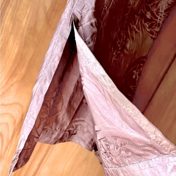 DOSA Silk Cheongsam Sleeveless Tunic Blouse. - Picture 8 of 13